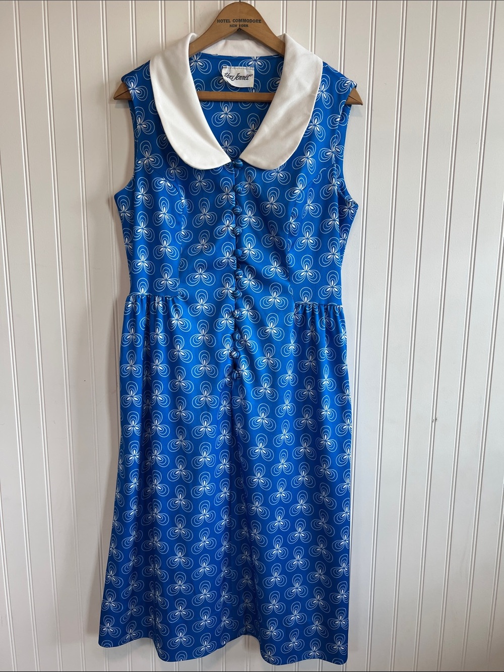 Vintage-Inspired Blue Midi Dress with White Peter Pan Collar